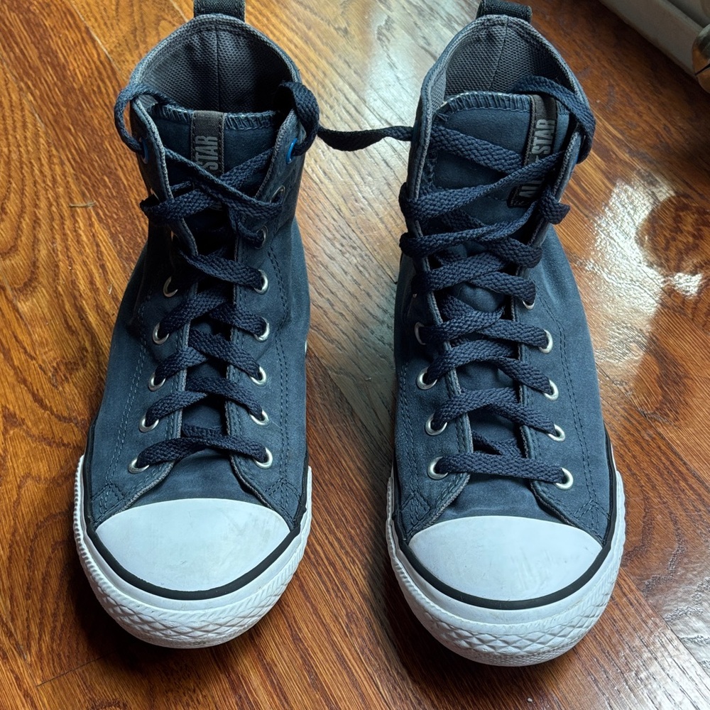 Converse all star Chuck Taylor high tops- junior size 4